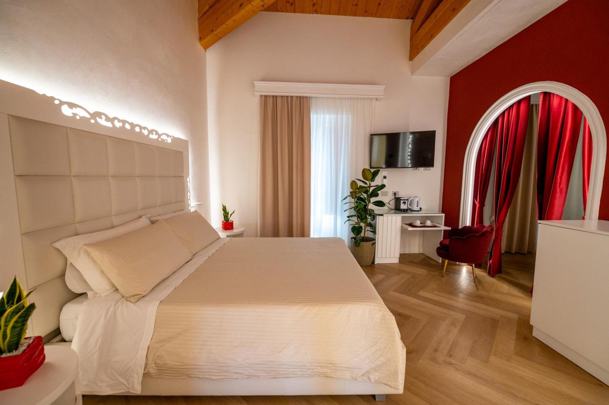 Bed and Breakfast La Divina - Free Parking - Tropea Esterno foto