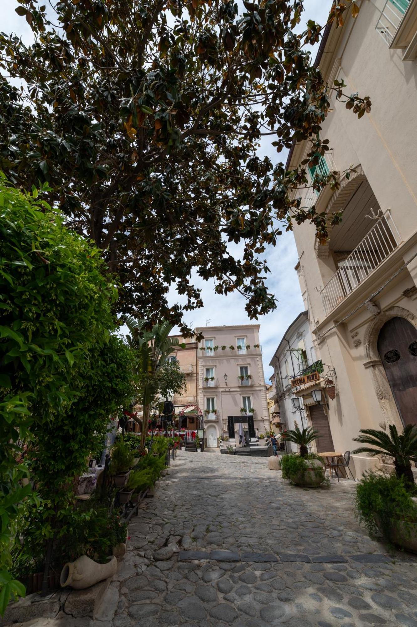 Bed and Breakfast La Divina - Free Parking - Tropea Esterno foto